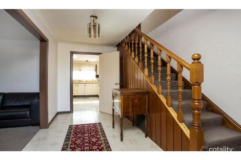 Property photo of 14 Christina Court Avondale Heights VIC 3034