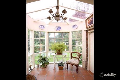 Property photo of 98 Valley Parade Glen Iris VIC 3146