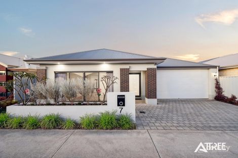 7 Sorrento Rd, Piara Waters, WA 6112