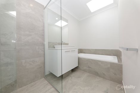 Property photo of 2/42 Windella Crescent Glen Waverley VIC 3150