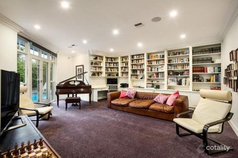 Property photo of 4 Kambea Grove Caulfield North VIC 3161