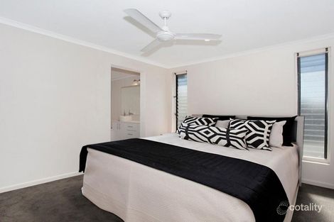 Property photo of 22 Merrimac Boulevard Broadbeach Waters QLD 4218