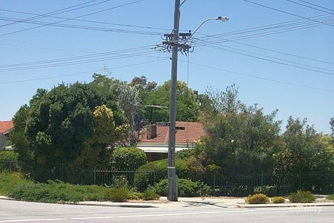 407 Belgravia St, Cloverdale, WA 6105