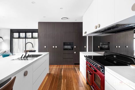 Property photo of 100 William James Drive Mount Kembla NSW 2526