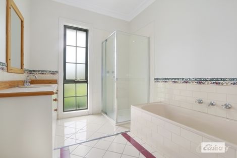 Property photo of 2 Hamer Mews West Wodonga VIC 3690