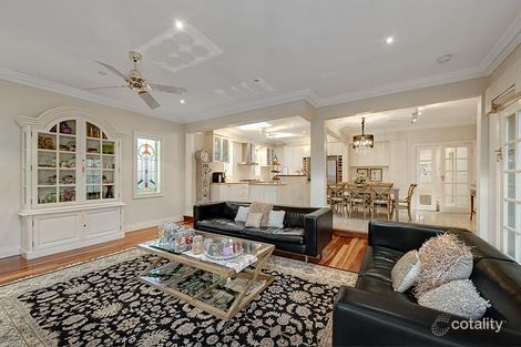 Property photo of 10 Walerna Road Glen Iris VIC 3146