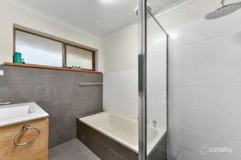 Property photo of 35 Tweed Crescent Mount Gambier SA 5290
