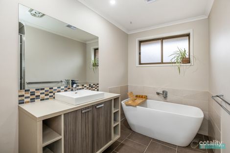 Property photo of 3 St Johns Close Kangaroo Flat VIC 3555