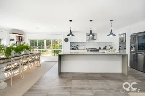 Property photo of 32 Buckland Drive Orange NSW 2800