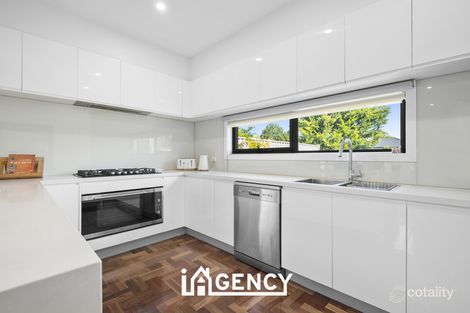 Property photo of 2/114 Kennington Park Drive Endeavour Hills VIC 3802
