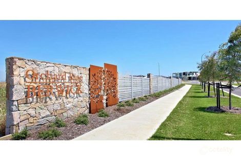 Property photo of 1 Carambola Place Berwick VIC 3806