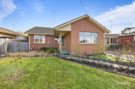 8 Fidge Cres, Breakwater, VIC 3219