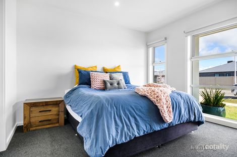 Property photo of 53 Willoby Drive Alfredton VIC 3350