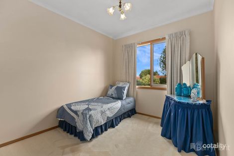 Property photo of 1 Confait Court Berwick VIC 3806