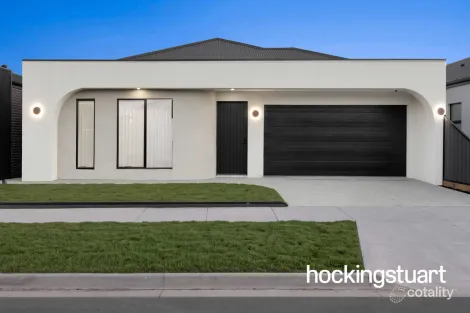 Property photo of 18 Agate Way Mickleham VIC 3064