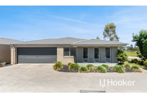 Property photo of 1/34 Sir Thomas Drive Pakenham VIC 3810