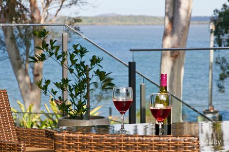 1a Bay St, Redland Bay, QLD 4165