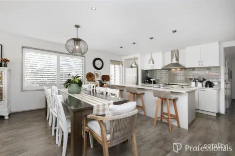 Property photo of 32 Harper Street Melton South VIC 3338