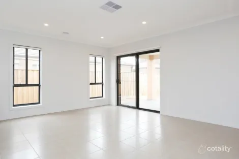 Property photo of 68 Taworri Crescent Werribee VIC 3030