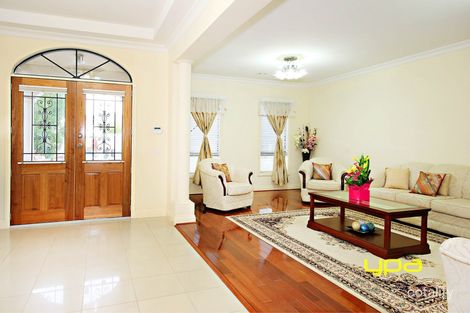 Property photo of 2 Orrong Parade Caroline Springs VIC 3023