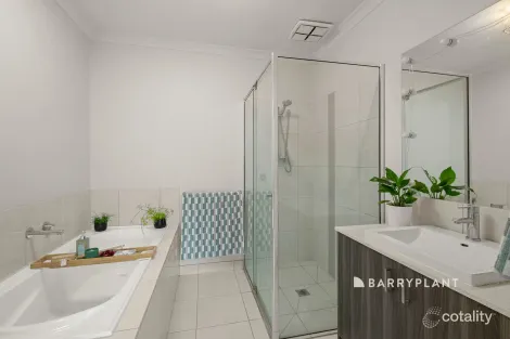 Property photo of 5 Allusive Walk Narre Warren VIC 3805