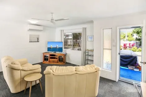 2/15 TRINITY BEACH RD, TRINITY BEACH, QLD 4879