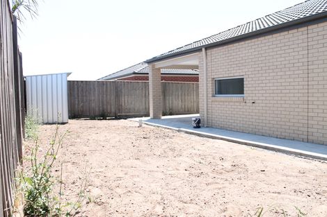 Property photo of 17 Alarah Boulevard Cranbourne West VIC 3977