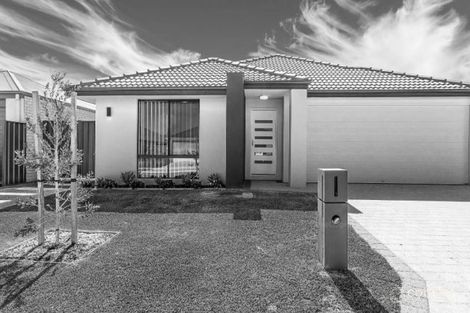 Property photo of 6 Barrington Approach Lakelands WA 6180