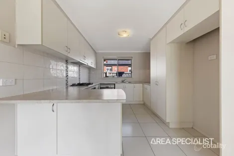Property photo of 2 Weebill Way Pakenham VIC 3810