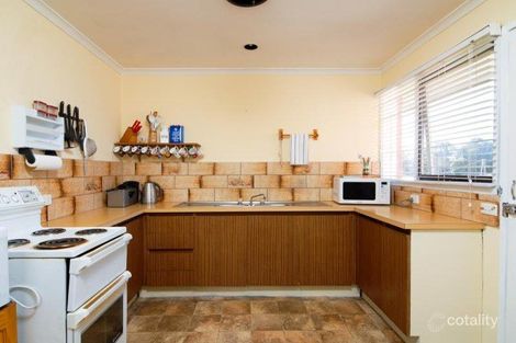 Property photo of 27 Thomas Crescent Cranbourne VIC 3977