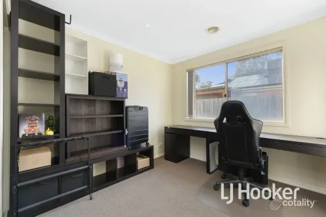 Property photo of 68 Melissa Way Pakenham VIC 3810