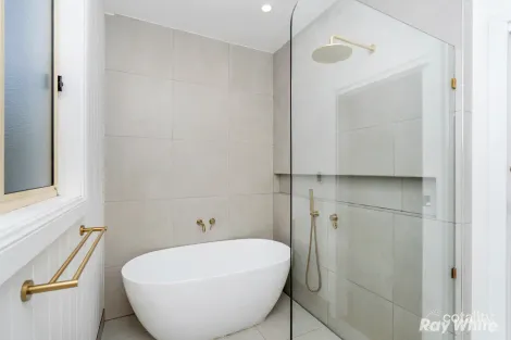 Property photo of 17 Charleville Road Turvey Park NSW 2650