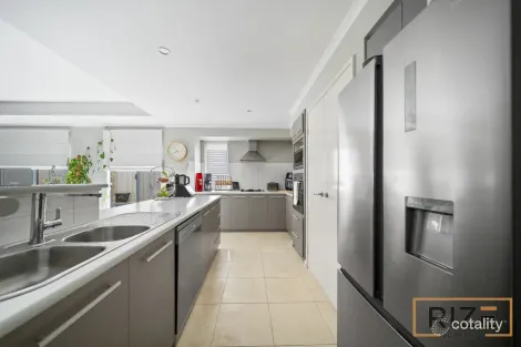 Property photo of 29 Enfield Turn Carramar WA 6031