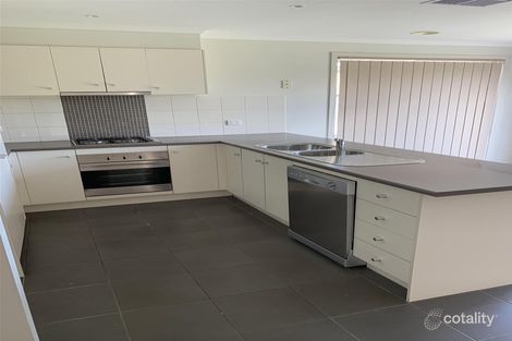 Property photo of 12 Howard Place Deer Park VIC 3023