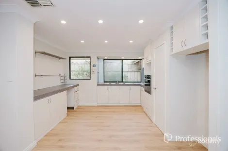 Property photo of 32 Parrotbush Crescent Ellenbrook WA 6069