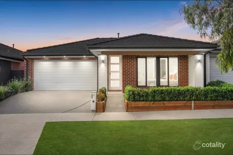 8 Beavers St, Mickleham, VIC 3064