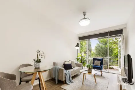 Property photo of 2/14 Yendon Road Carnegie VIC 3163