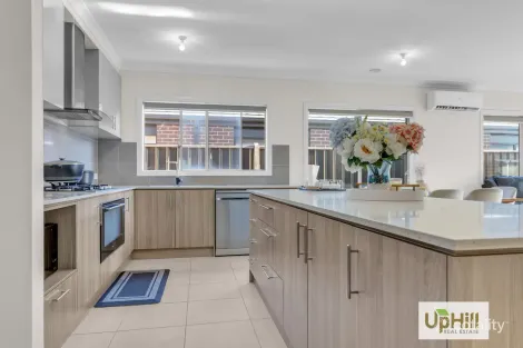 Property photo of 10 Ember Street Clyde VIC 3978