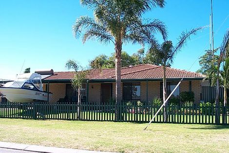 10 Oriole Way, Thornlie, WA 6108