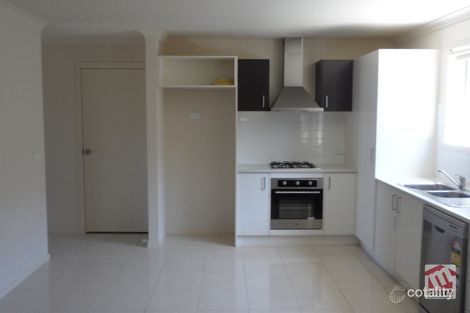 Property photo of 18/11 Hawk Avenue Pakenham VIC 3810
