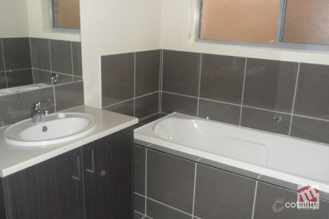 Property photo of 18/11 Hawk Avenue Pakenham VIC 3810
