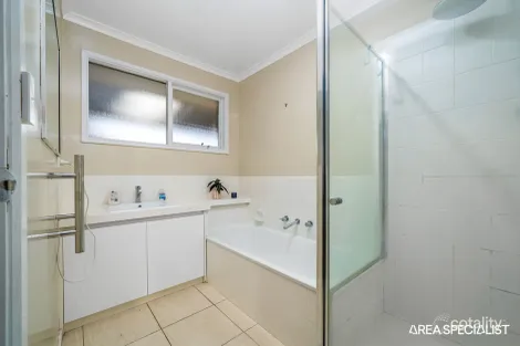 Property photo of 105 Lesdon Avenue Cranbourne VIC 3977