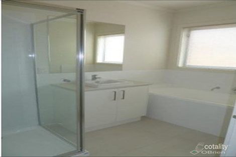 Property photo of 2/104 Broderick Road Carrum Downs VIC 3201