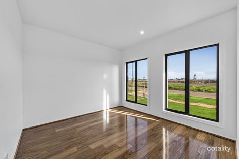 Property photo of 32 Henderson Circuit Aintree VIC 3336