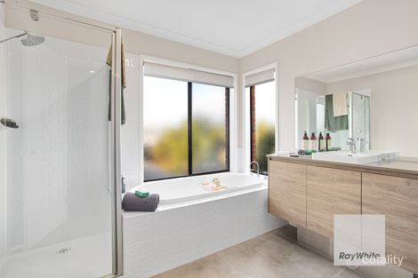 Property photo of 3 Vaucluse Boulevard Taylors Hill VIC 3037