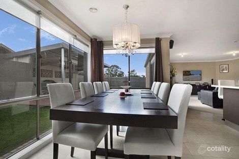Property photo of 8 Lahinch Grove Cranbourne VIC 3977