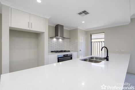 Property photo of 4 Lychee Way Maida Vale WA 6057