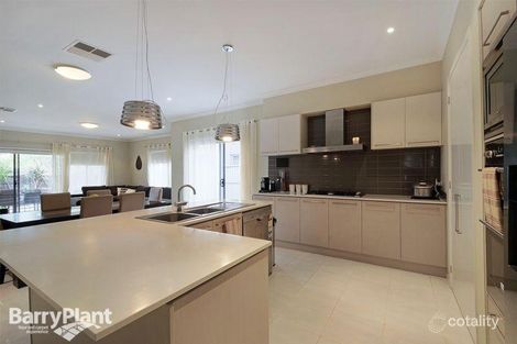 Property photo of 19 Sandpiper Close Pakenham VIC 3810