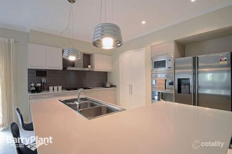 Property photo of 19 Sandpiper Close Pakenham VIC 3810