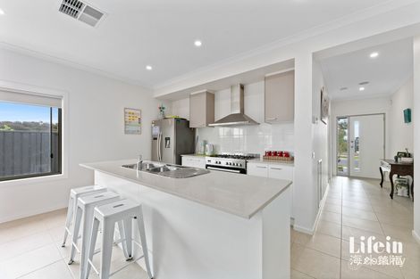 Property photo of 2 Coolbinia Avenue Werribee VIC 3030